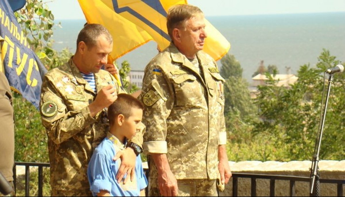 Воинам, которые отдали жизнь за Украину: в Мариуполе торжественно открыли памятник героям АТО, погибшим в бою с российскими оккупантами, - кадры