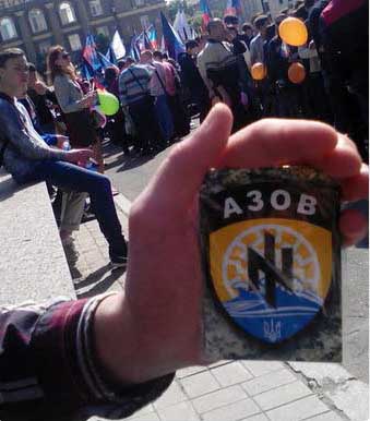 Донецк – Украина: на празднование годовщины “ДНР” в Донецке пришли “азовцы”