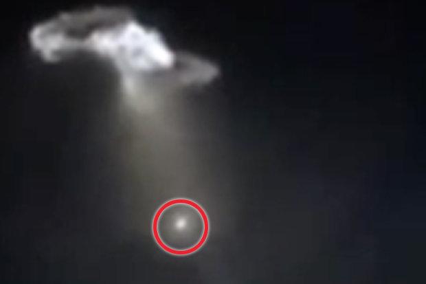 Мощный взрыв и крушение: в Боливии зафиксировали падение огромного НЛО - кадры