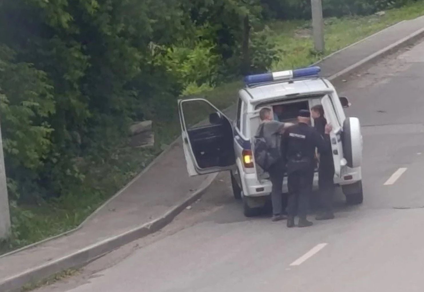 Посты по городу и погони: появились новые кадры облав военкоматов на мужчин в РФ