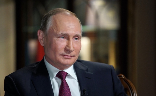 Не уйдет по собственной воле: Песков рассказал, что Путин не собирается освобождать президентское кресло