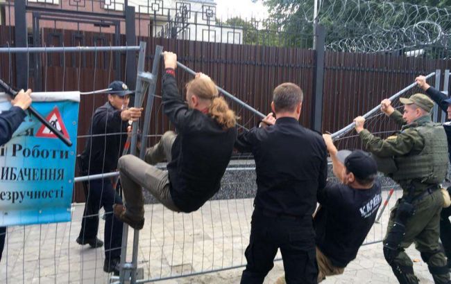 Варварские действия "Свободы" – это прямой удар по национальной безопасности Украины и откровенная игра на руку Кремля - Нусс