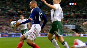 СМИ: ФИФА дала взятку Ирландии для "прощения" Тьерри Анри за игру рукой
