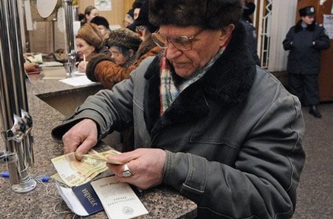 В Украине работающим пенсионерам хотят урезать пенсии