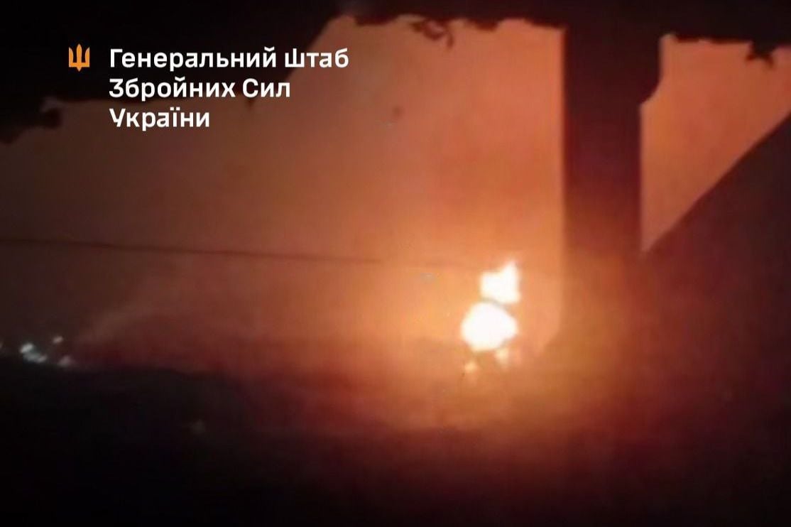 Тылы врага в огне: Генштаб ВСУ подтвердил удары по арсеналу ГРАУ, нефтебазе и пунктах управления ВС РФ