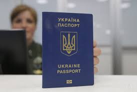 Жители ОРДЛО смогут получить паспорта Украины без очередей: Тука объявил, когда стартует выдача документов вблизи линии фронта 