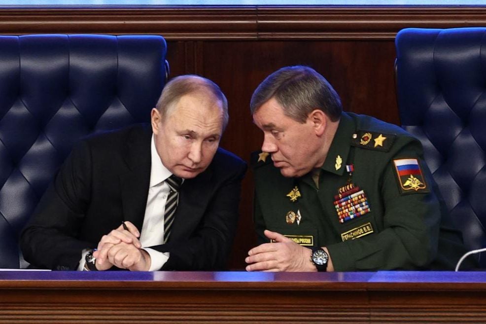 Мифические "котлы" Герасимова: зачем глава Генштаба РФ снова выставил себя на посмешище