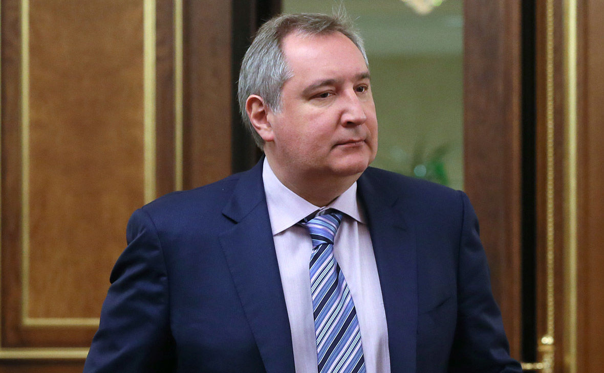 На территории дома сестры Рогозина нашли тело: рядом крупная сумма денег, детали
