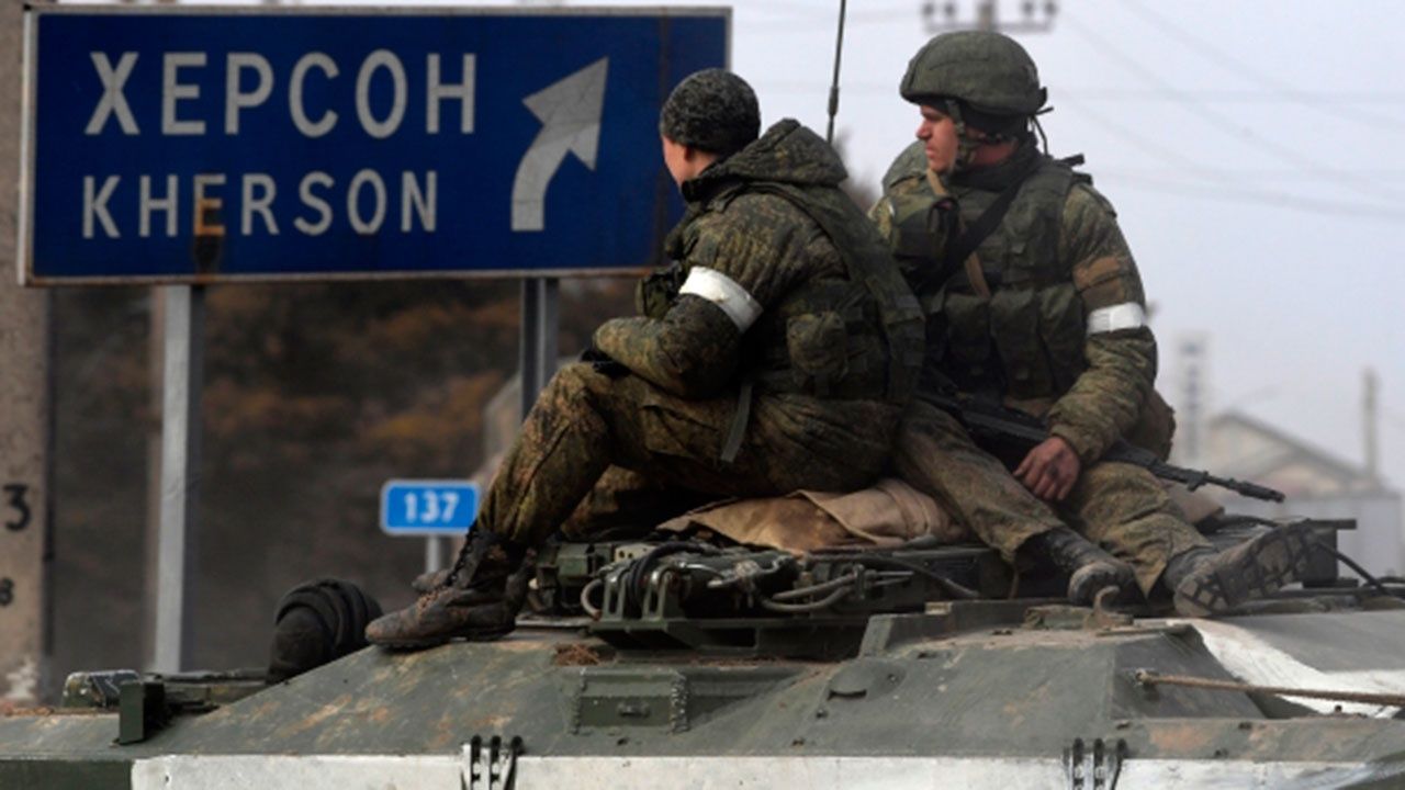 Россия стягивает военную технику в Херсон, готовясь к контрнаступлению ВСУ