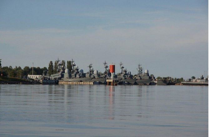 В России среди бела дня неизвестные угнали два боевых ракетных катера Министерства обороны - кадры 