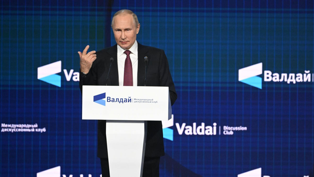 Путин публично признал себя авторитарным диктатором