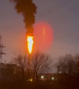 В Хабаровском крае РФ возник масштабный пожар на НПЗ "Роснефти"