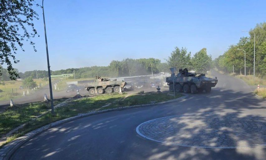 200 единиц военной техники: Польша перебросила дополнительные войска к границе с Беларусью 