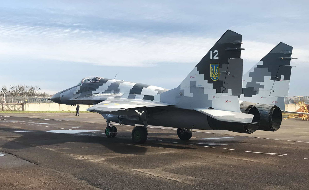 ​ВС ВСУ интригуют новым фото с "МиГ-29", который получил необычные пилоны, – кадры