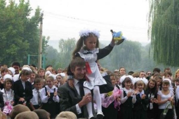 ДонОГА: учебный год в школах Донбасса начнется 1 сентября - за исключением городов, где АТО в активной фазе