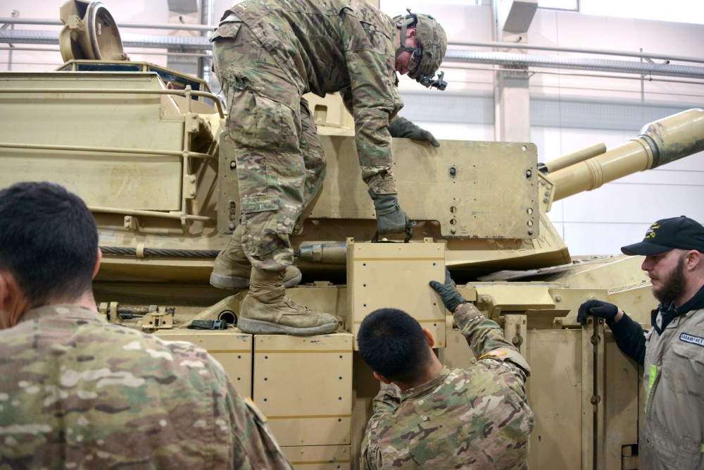 "К чему готовятся американские военные в Европе, оснащая свои "Абрамсы" динамической защитой?" - Коваленко