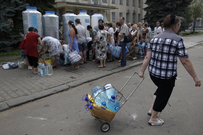 Горсовет: Луганск до сих пор остается без света и воды