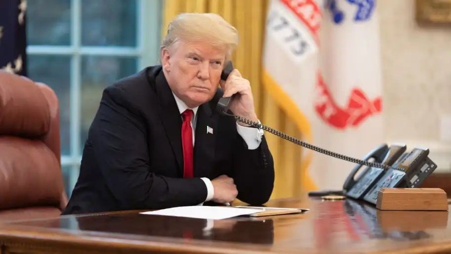 ​Трамп готовит важное заявление на 22:00 в Вашингтоне: эксперты ожидают сенсацию для России