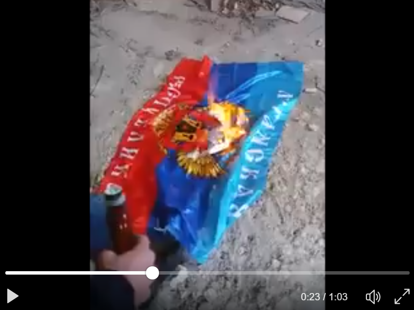 Украинские партизаны сорвали и сожгли "флаг" боевиков "ЛНР" на оккупированном Донбассе: опубликовано видео и предупреждение террористам. Кадры 