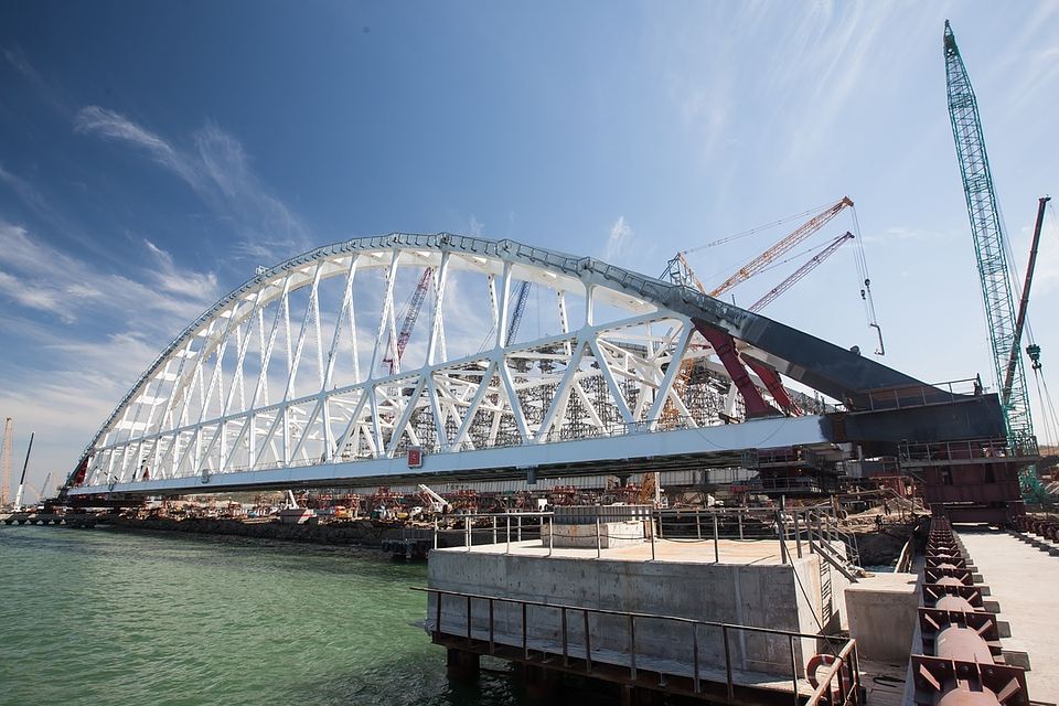 ​“Долго он не простоит”, - эколог рассказал, почему Крымский мост обязательно рухнет
