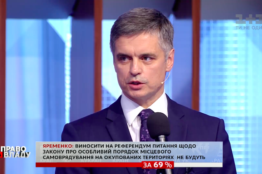 Пристайко: "Нам пришлось держать Зеленского за руки в Станице Луганской"