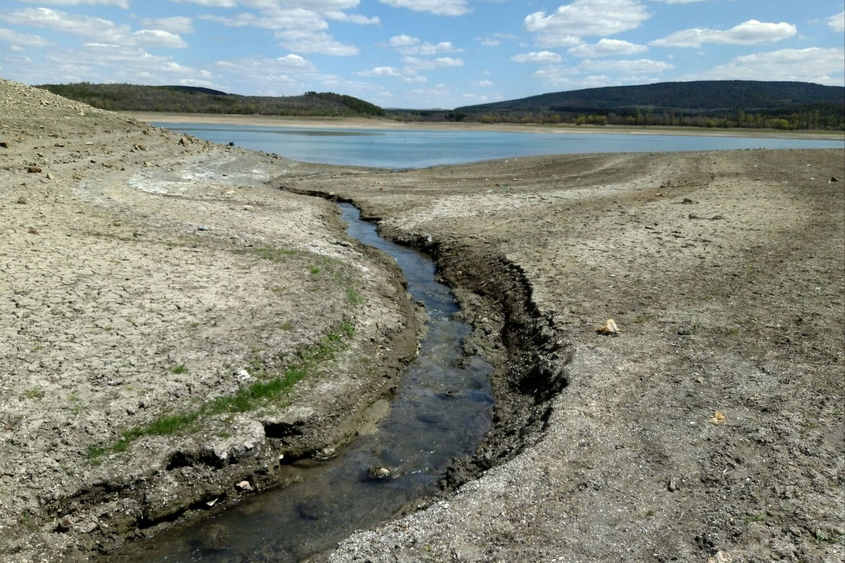 Водохранилища пересохли: в Крыму два источника пресной воды прошли отметку "мертвый объем"