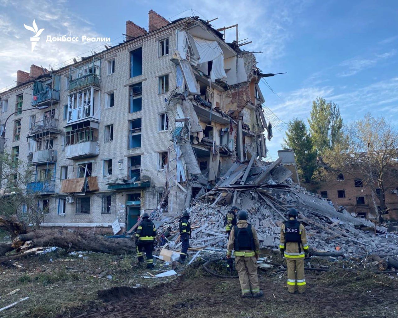 В Славянске разрушен подъезд многоэтажки, на Киевщине пожары – последствия атаки РФ утром 31 августа