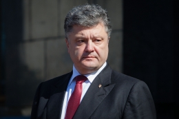 Порошенко официально предложил Раде отменить внеблоковый статус Украины