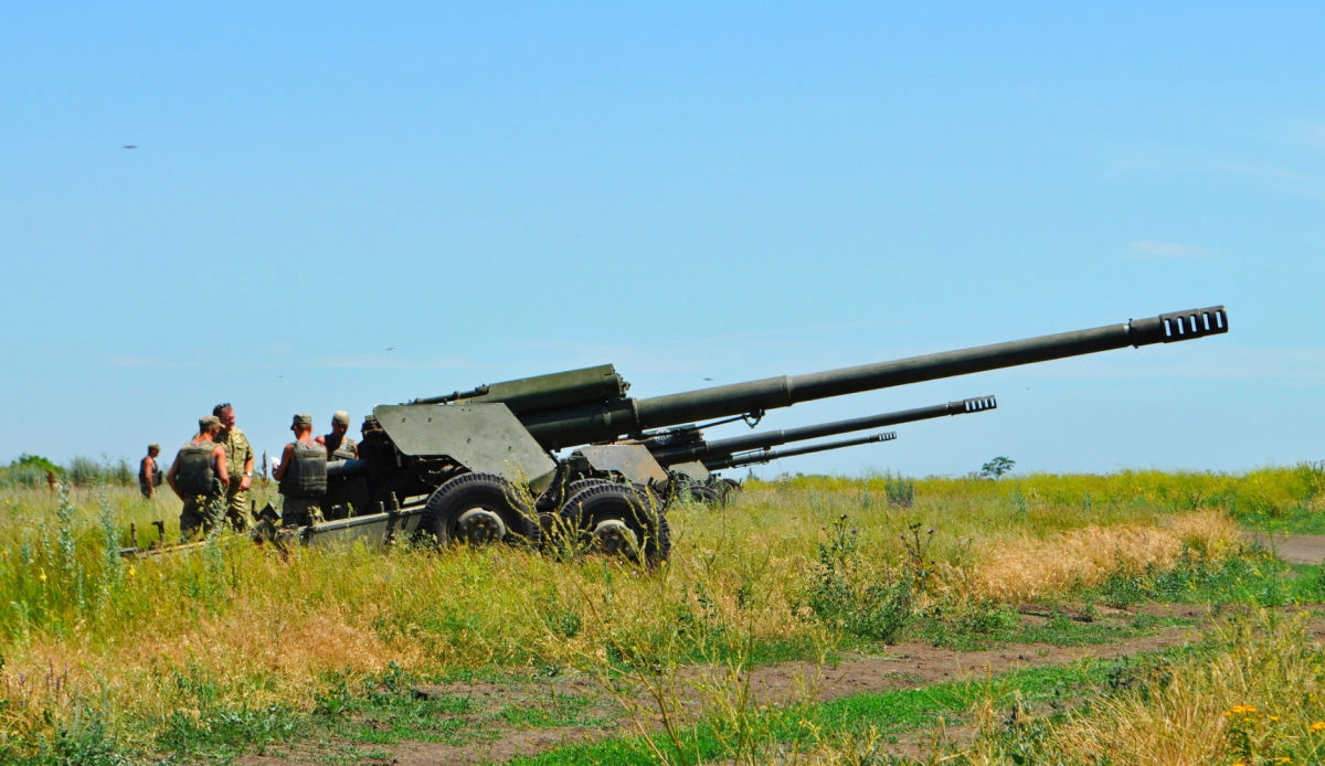 Украинские артиллеристы показали эффектные кадры уничтожения российских "Градов"