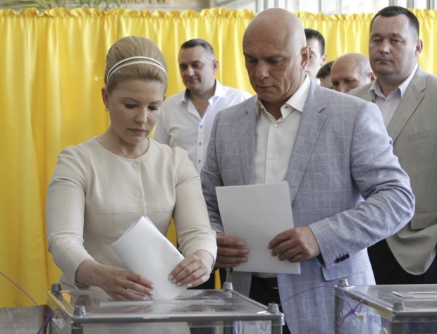 Тимошенко пришла на выборы вместе с семьей