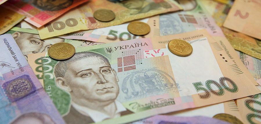 Кабмин отложил обязательный перевод на карточки пенсий — "Укрпочта" продолжит доставку 