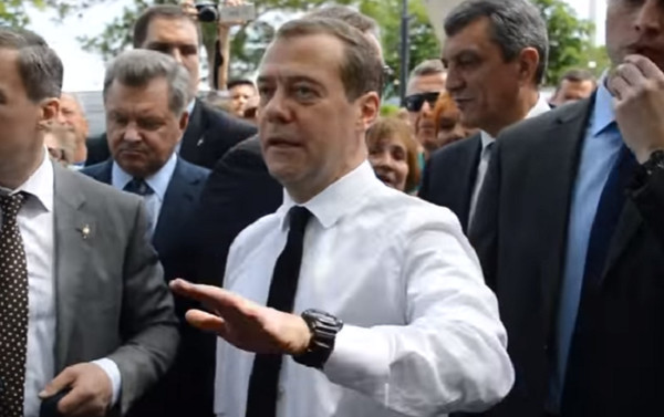 ​У Путина не знают, как прокомментировать “денег нет” Медведева крымским пенсионерам