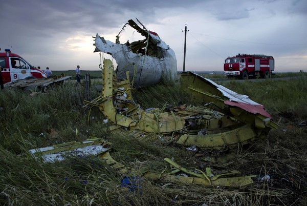 На месте крушения «Боинг-777» в Донбассе обнаружены останки тел