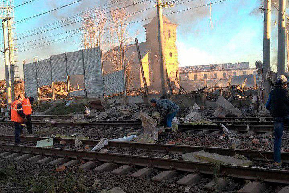 Масштабный взрыв под Петербургом: погибшие до сих пор лежат под завалами, в эпицентре ЧП слышны хлопки - видео