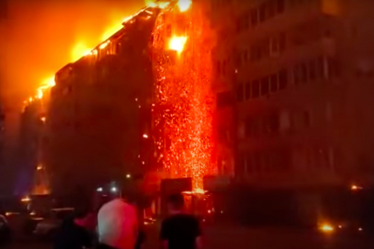 ​В Краснодаре из-за свадебного салюта огонь охватил многоэтажку - сгорели 88 квартир, 300 человек остались на улице