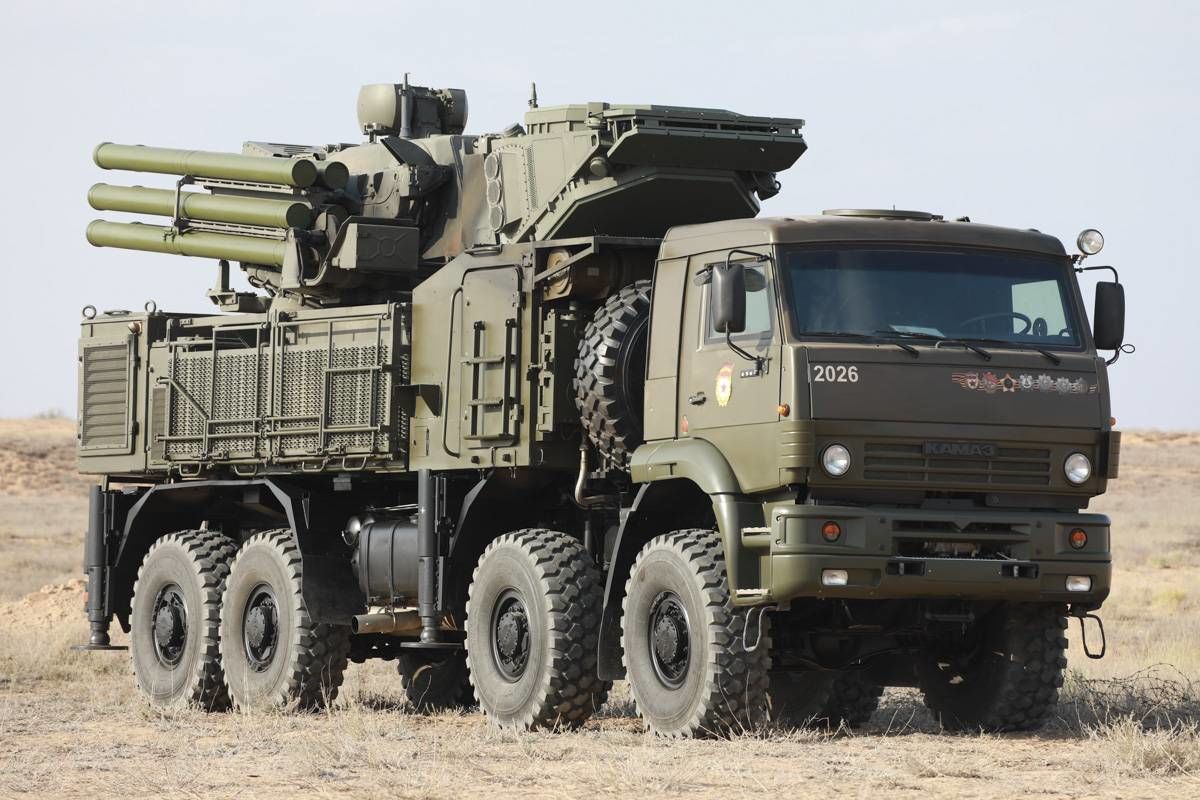 ​HIMARS превратил в горящие обломки российский "Панцирь-С1": экипаж "груз 200"