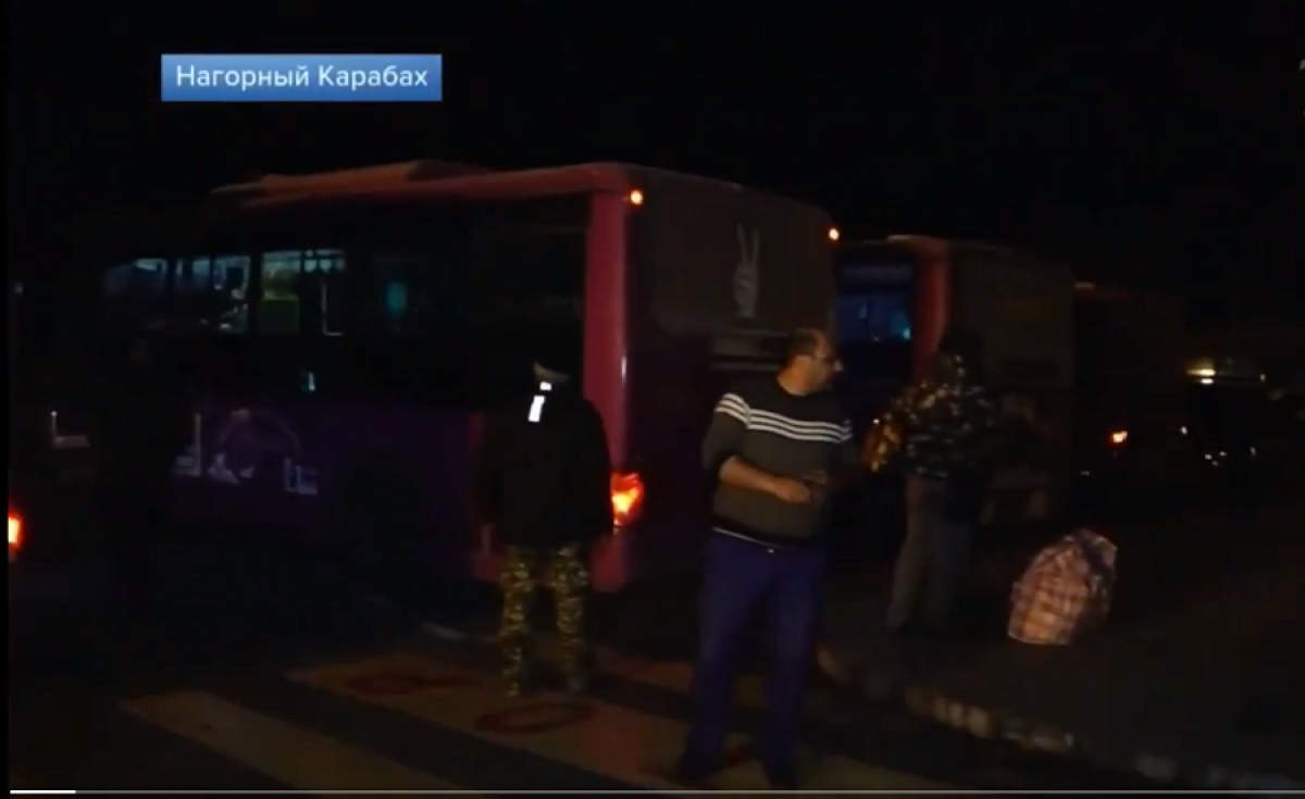 Армяне возвращаются в Степанакерт: из Кельбаджарского района началась эвакуация беженцев 
