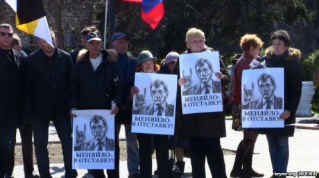 Жители Севастополя вышли на митинг с требованием отставки властей города