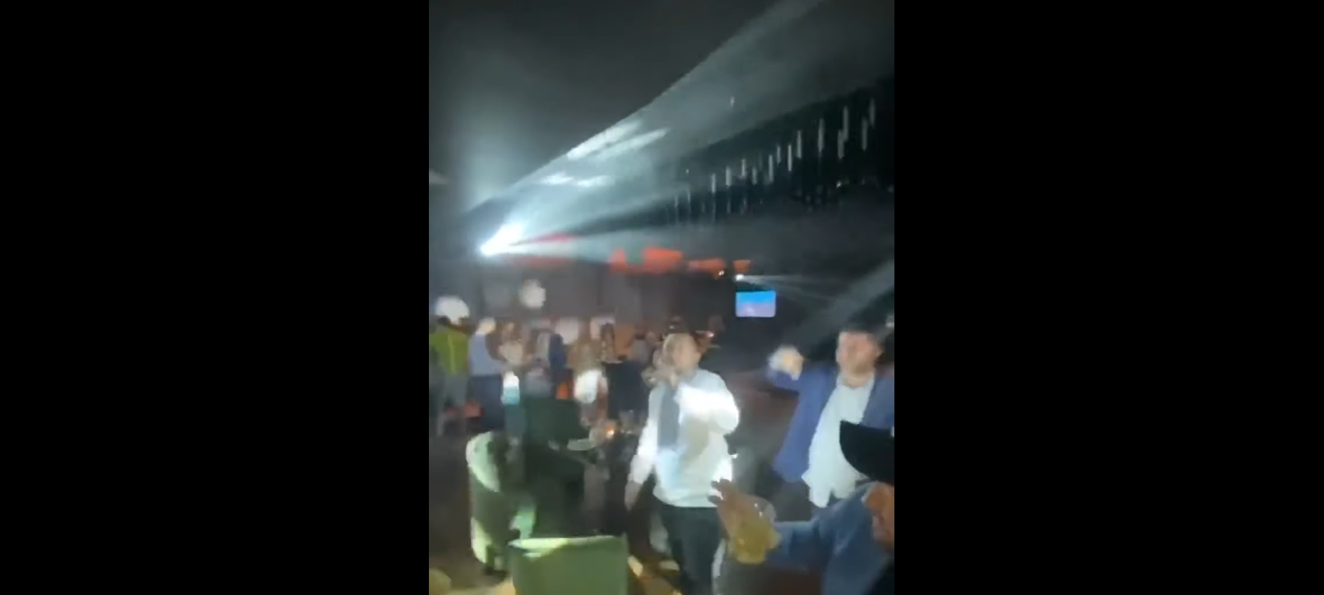 Давида Арахамию "поймали" в одном из ночных клубов Киева: тот танцевал в вышиванке под "Черный бумер"