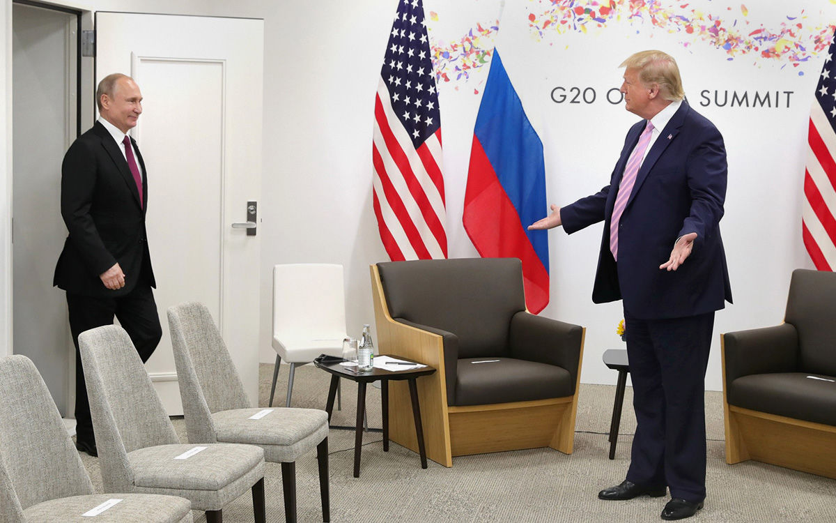 В США рассказали, что Трамп шепнул Путину во время встречи в Японии