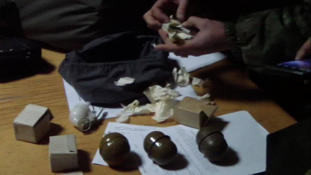 Фатальная забывчивость: киевлянин принес на ж/д вокзал Мариуполя набитую гранатами сумку