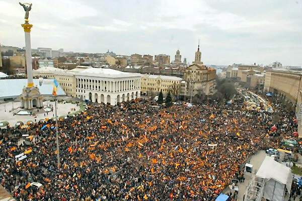 Сегодня Украина отмечает десятую годовщину "оранжевой революции"