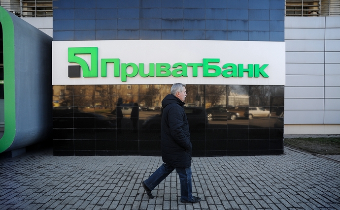 ПриватБанк угодил в крупный скандал: со счетов украинцев срочно списываются деньги