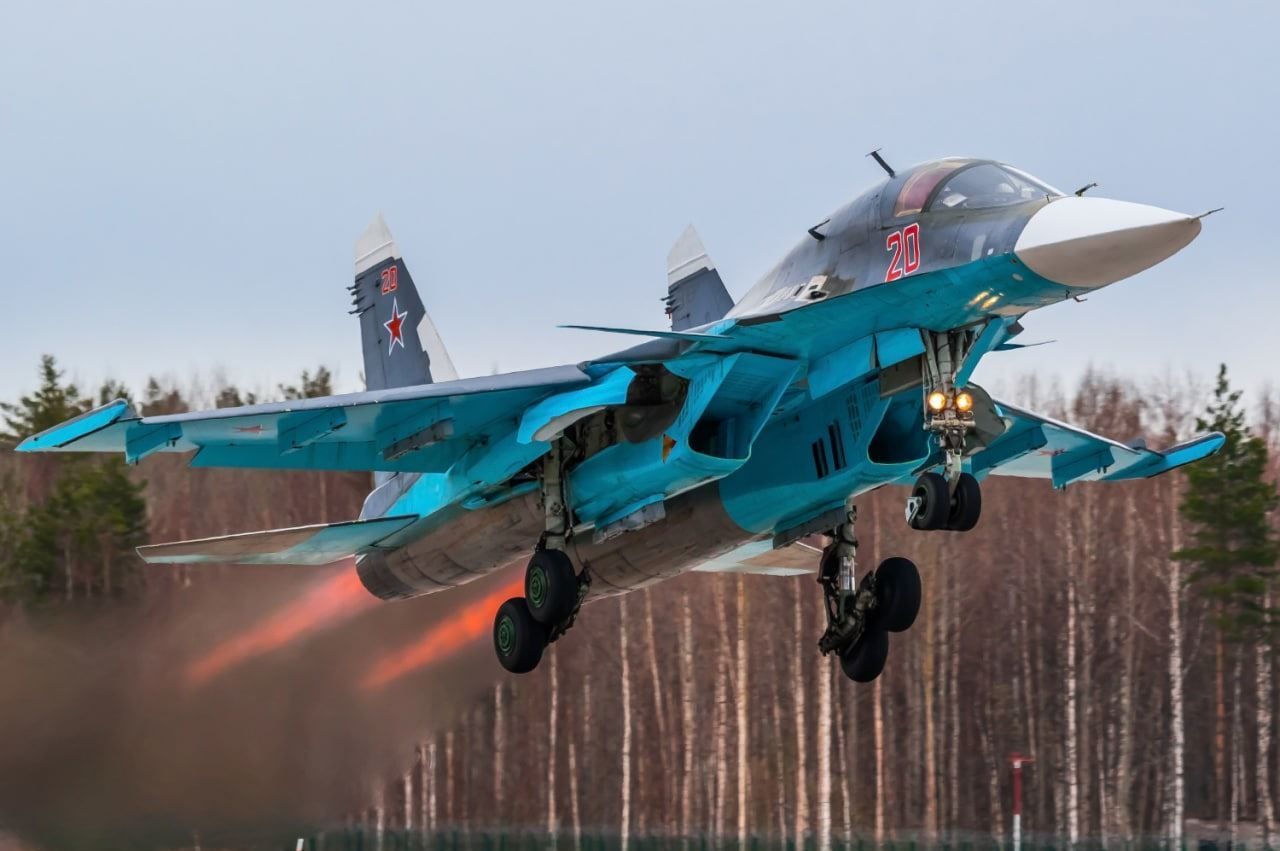 ​ВСУ оставили одни обломки от российского Су-34 - истребитель опознан