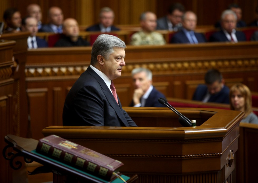 Закон Порошенко о снятии депутатской неприкосновенности: стало известно, когда Рада решится рассмотреть документ