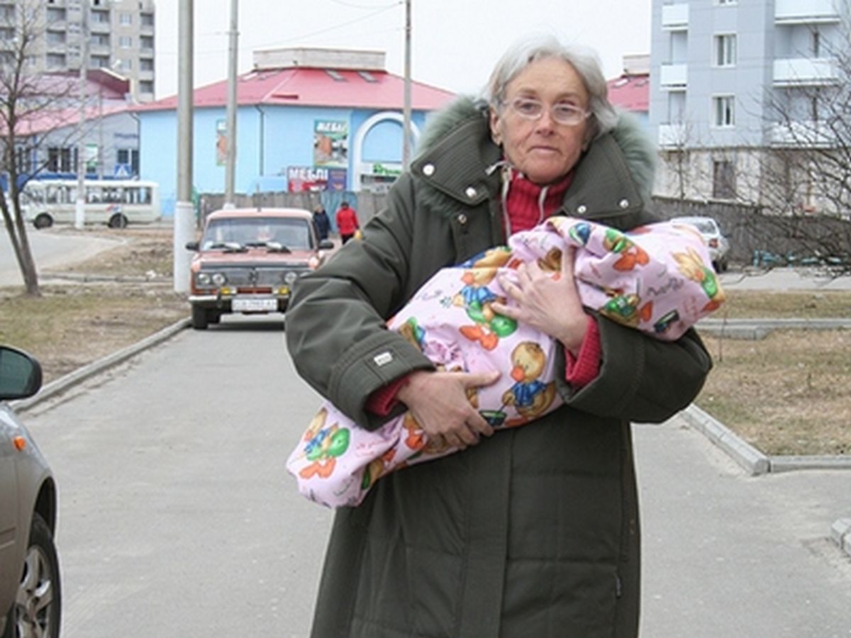 ​12-летняя Анна-Мария объяснила, почему категорически против возвращаться к 78-летней маме в Чернигов