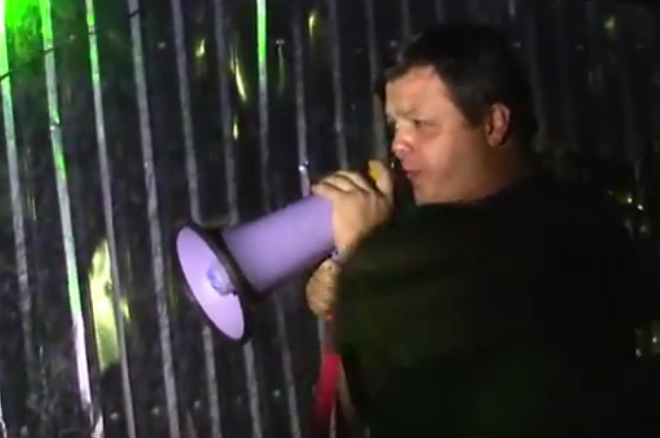 "Полиция служит народу, а не застройщикам", - Семенченко обвинил полицию в защите титушек в конфликте с местными (кадры)