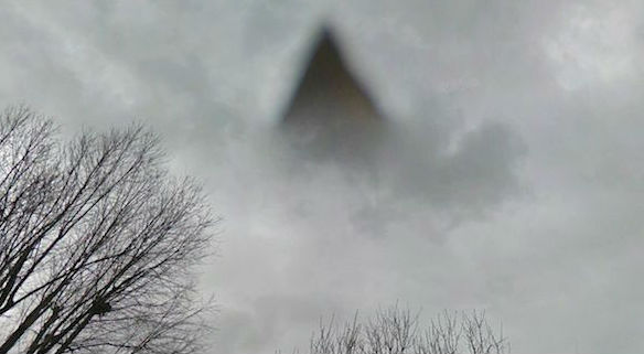 Житель штата Кентукки обнаружил в своем телефоне фото НЛО, сделанное над его собственным домом