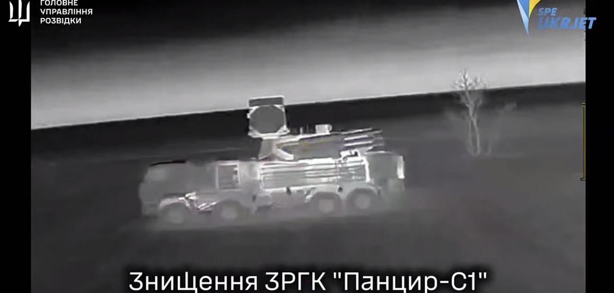 В Крыму БПЛА "Бобер" ГУР уклонился от ракеты, превратив Су-30 и ЗРПК "Панцирь-С1" оккупантов в мусор