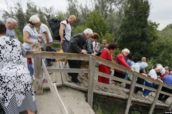 Попытка оккупации Станицы Луганской: жители Донбасса дали отпор террористам